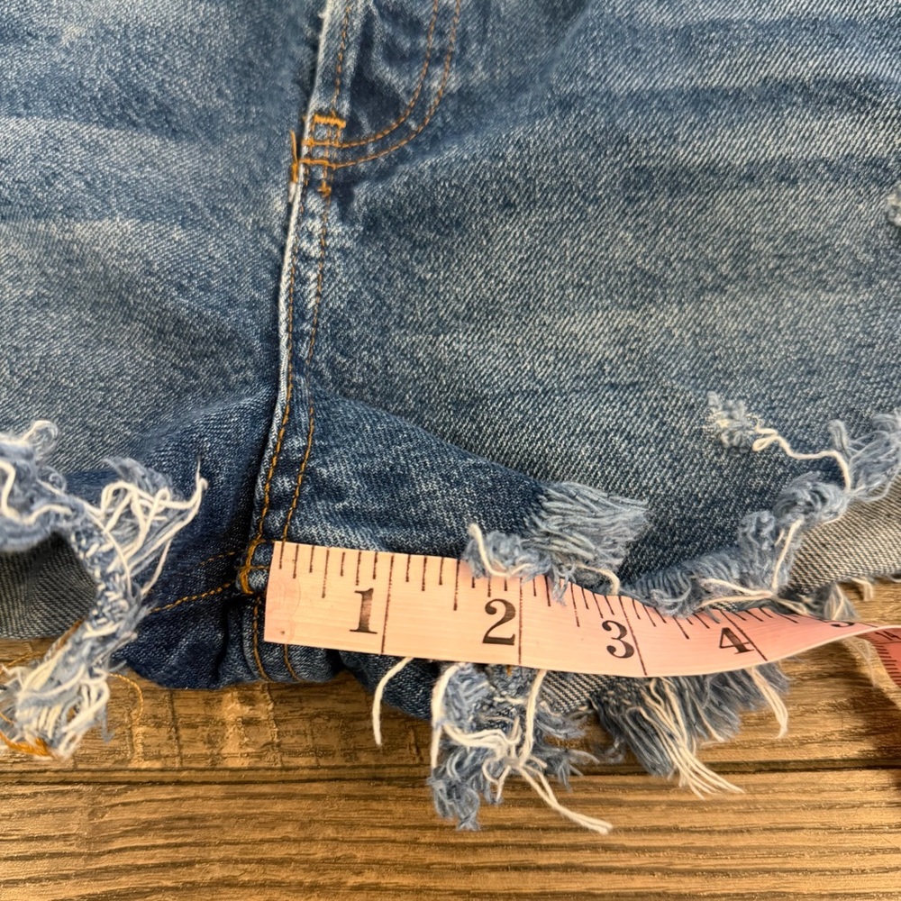 We The Free Distressed Women Denim Cutoff Shorts Size 26‎ - Picture 4 of 6